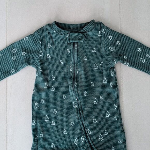 (4/$20) Carter's -  Christmas Organic Cotton Sleeper Pyjamas - Picture 3 of 6